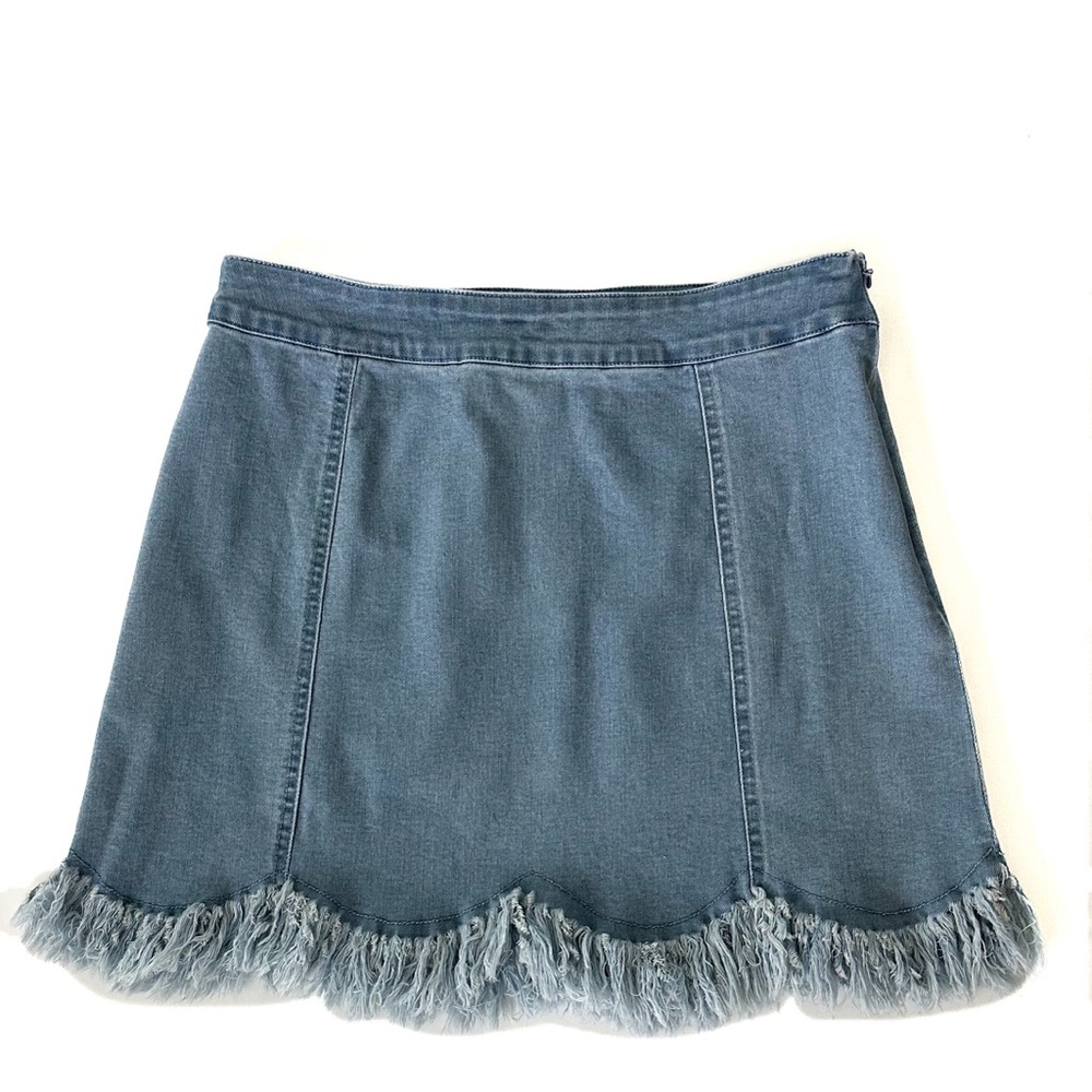 LE LIS Frayed Hem Denim Mini Skirt with Scalloped Frayed Hem - Size Small - NWOT